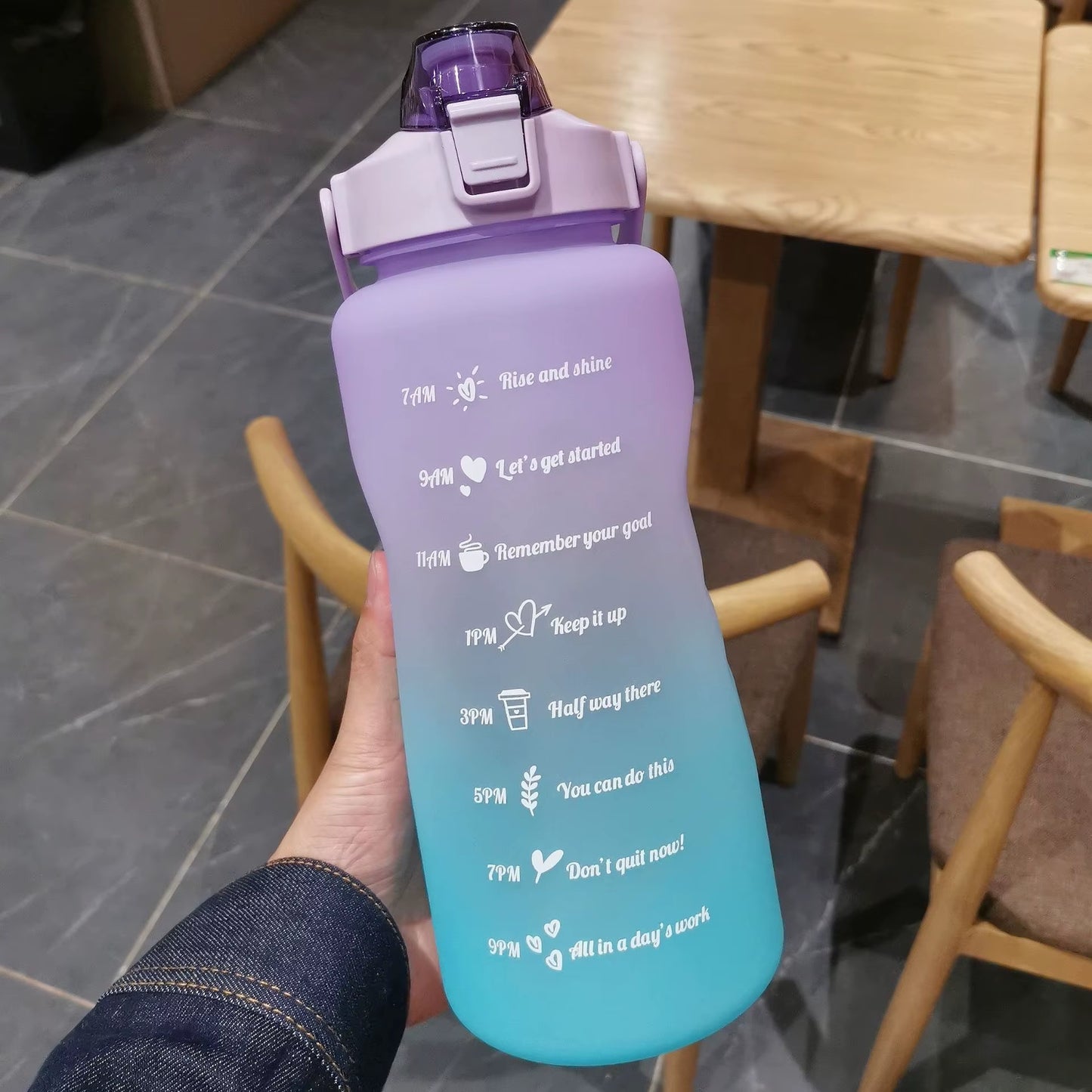 2000mL Sports Drinking Bottle with Time Marker: Large Capacity Fitness Water Bottle for Men and Women
