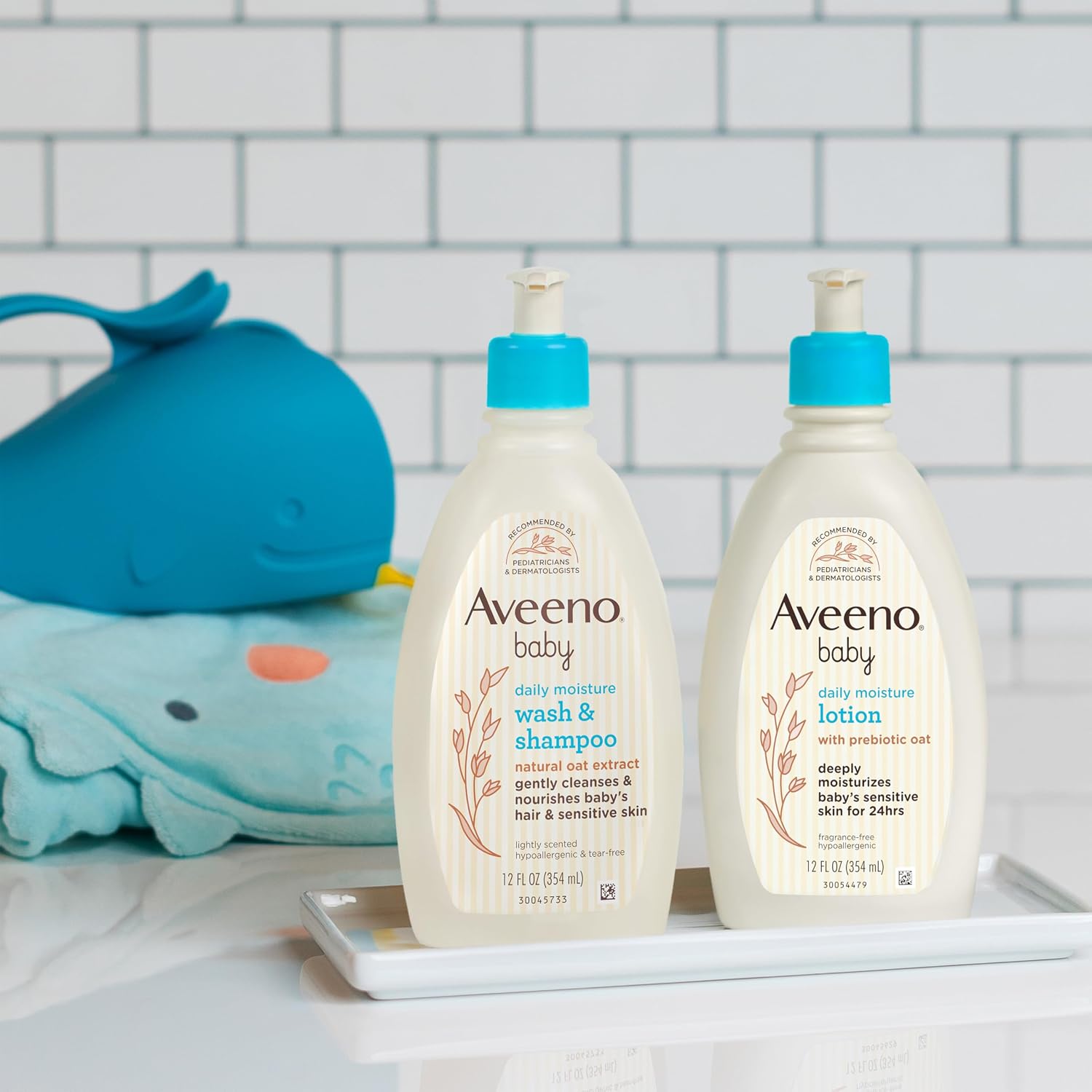 Aveeno Baby Daily Care Gift Set – 2-Piece Baby Bath & Skincare Set with Oat Extract & Prebiotic Oat, Gentle 2-in-1 Baby Wash & Shampoo + Daily Moisturizing Lotion, Hypoallergenic, Paraben-Free
